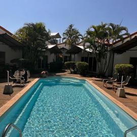 Vivi Bungalows Resort, hotel in Nai Harn Beach