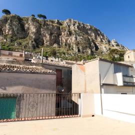 Casa Cavalè - Ai piedi della Montagna, מלון בCaltabellotta
