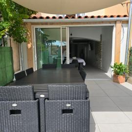 Maison avec extérieur à 150 mètres de la plage - 4 chambres climatisées, hotel in Saint-Cyprien-Plage