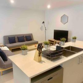 The Links - luxury 3bdr villa in quiet estate، فندق في Macquarie Fields