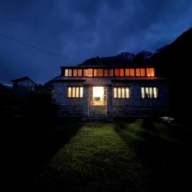 The Walnut Tree Lodge, Naltar, hotel u gradu 'Jugut'