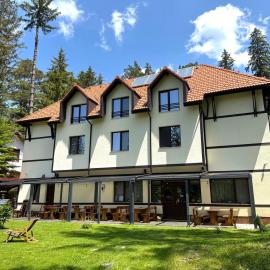 Berghof Eva - Hotel, hotel di Panichishte
