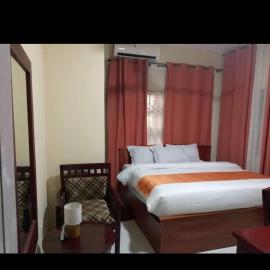 Lizab Lodge, hotel di Sepasi