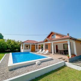 Villa Sama