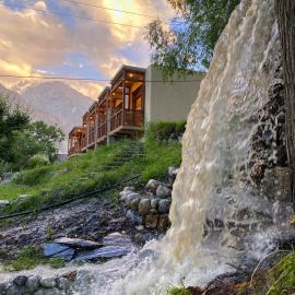 Diwan-e-Hunza Resort, hôtel à Gulmit