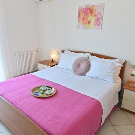 IzzHome Hibiscus, Hotel in Pula