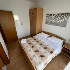 Economy room with kitchenette