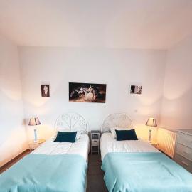 Charmant studio dans une ecurie en Touraine, hotel in Saint-Roch