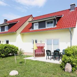 Semi-detached house, Kuehlungsborn, hotel in Kühlungsborn