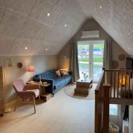 Stylish Faroese Boathouse, hotell sihtkohas Leirvík
