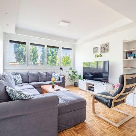 Appartement lumineux et cosy à 15min de Paris، فندق في اُنتوني