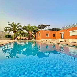 Agadir Tighanimine maison avec piscine dans une ferme، فندق في Ajarif