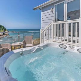 Beach Cove Coastal Retreat، فندق في إلفراكومب