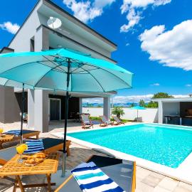 Modern Casa di Lucija with heated pool, near Airport, own parking