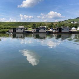Hausboot Moselrose in Pölich، فندق في Pölich