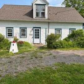 Quaco Cottages-The Shipbuilder's Cottage-Two Century Old Charm, Hotel in St. Martins
