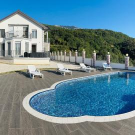 Rezidenca Dozhlani with Private Pool & Yard, hotel in Bajram Curri