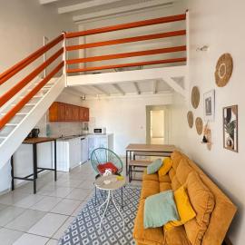 Tropical Mood city apartment 6 people, hotel i Grand-Bourg