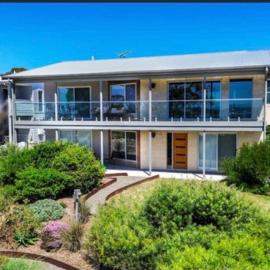 Emu Bay Bliss 'sweeping ocean views'