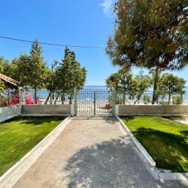 Villa Sofia - Corinthia Beach, Hotel in Agii Theodori