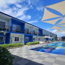 Casa Blu Hotel & Resort, хотел в Maribago