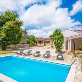 Villa Roži, a charming renovated Istrian house with pool