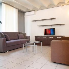 Appartamento per famiglie, parcheggio di fronte WI FI grautito, self check in, hotel en Lecco