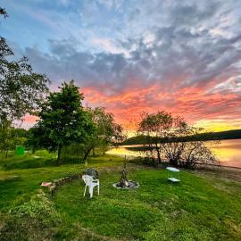 Casa de vacanta 483A, Lacul Surduc, khách sạn ở Fîrdea