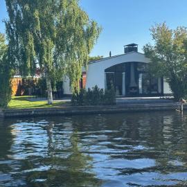 Vakantiehuis Lemmer aan het water: Lemmer şehrinde bir otel