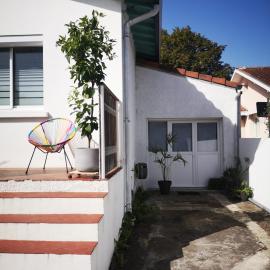 Paisible logement indépendant avec jardin et places de parking, hotel in Tarbes