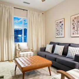 Unbeatable Location Golden Condo - Walk Everywhere