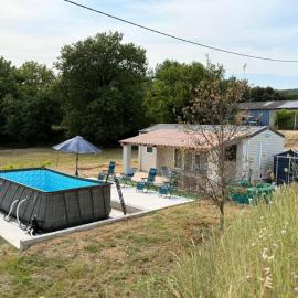 Mobilhome gilles, hotel u gradu 'Aiguèze'