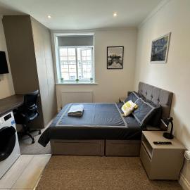 Bright Modern, Private Apartment,15 Mins To Central London