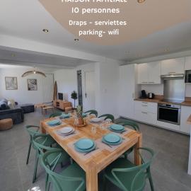Maison familiale - 10pers - 3 étoiles - lumineuse et cosy - draps et serviettes inclus - parking - La Torche 9 min