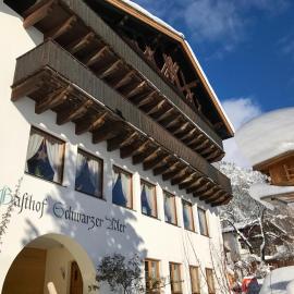 Hotel Schwarzer Adler, hotel u gradu 'Pettneu am Arlberg'