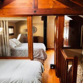 Cal Gano, 3-Story Stone & Wood Mountain Retreat, готель у місті Llo