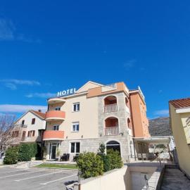 Hotel Aćimović, hotel Trebinjében