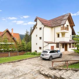 Forest Retreat with BBQ, hotell sihtkohas Predeal