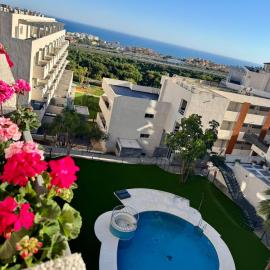 Triplex con vistas al mar junto al campo de golf de Calanova