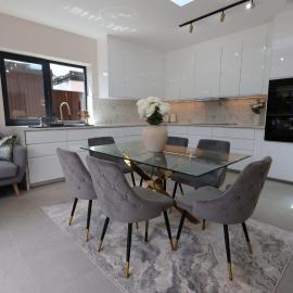 Luxury House for Families and Contractors, NamisSuites Serviced Apartment - Farnborough – hotel w mieście Farnborough