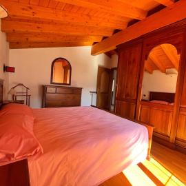 L' Angolo Di Pace Vasca Idromassaggio e Legno Chalet Alpino con Vista Panoramica sulla Valle、Berzoのホテル