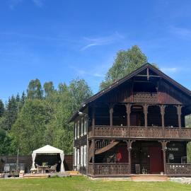 Nord-Garthus gård leilighet 1, hotel in Hølera