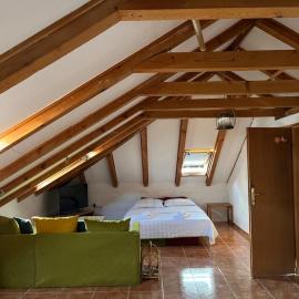 The Cozy Attic Stay