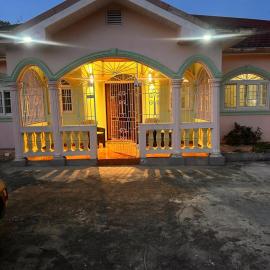 KoolVille, hotel di Mandeville