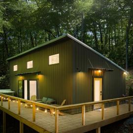 Couple's Cabin With Outdoor Movies, Firepit and Hot Tub - Rose Peak Loft