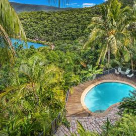 Shutehaven Escape Home with Pool with Ocean Views, hotel in Shute Harbour