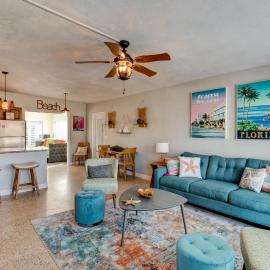 Blowfish Bungalow-Cowboy Pool FirePit Ping Pong, hotel in Daytona Beach