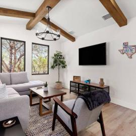 Casita 5 minutes from Gruene Hall and King Bed, hotel in New Braunfels