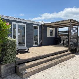 Azur Premium Climatisé 4 étoiles au camping la presqu'île du Barcarés vue imprenable, hotel in Le Barcarès