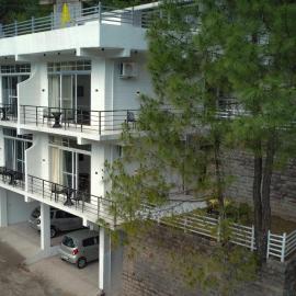 Chester Oak Kasauli - Premium rooms and Exclusive Villa